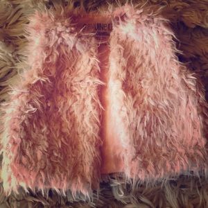 🌟GENUINE KIDS from OSHKOSH FAUX FUR PINK VEST🌟
